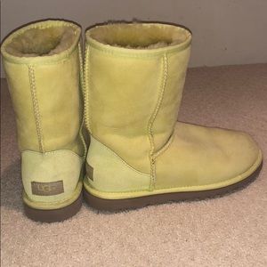 Classic short style ugg boots